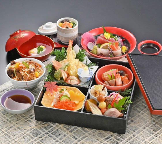 お膳 新飛龍膳 樹脂製 片面タイプ 足付 金ちらし 業務用 （ 御膳 台 折りたたみ 懐石膳 荷物置き 旅館 宴会 敷膳 食膳 かばん置き 漆塗  たたき塗り 黒 金 ）【39ショップ】 | インテリアパレット
