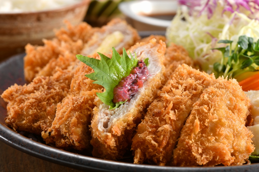 極上熟成チーズ重ねかつ＆極上熟成梅しそ重ねかつ さくらTASTE弁当